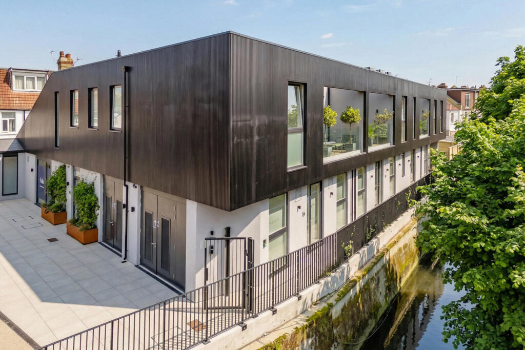 Apartment in London - More