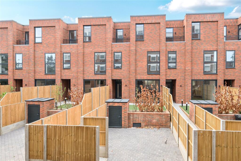 Main image of property: Lynwood Close, London, E18