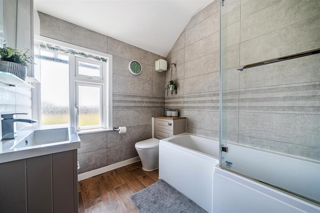 House in Maidstone, Boughton Monchelsea - More