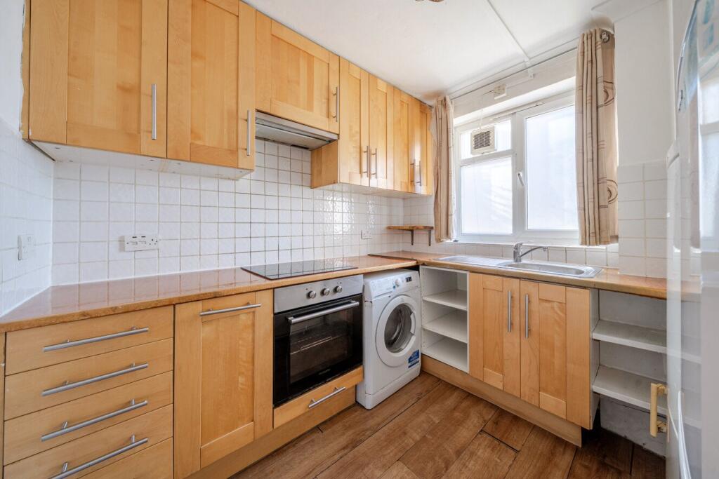 Apartment in London, Queen Caroline Estate, Hammersmith - View 3