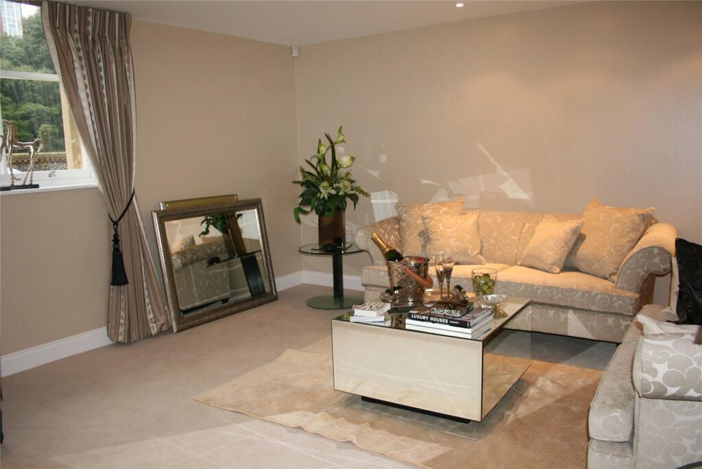Apartment in Eastbourne, East Sussex - View 4
