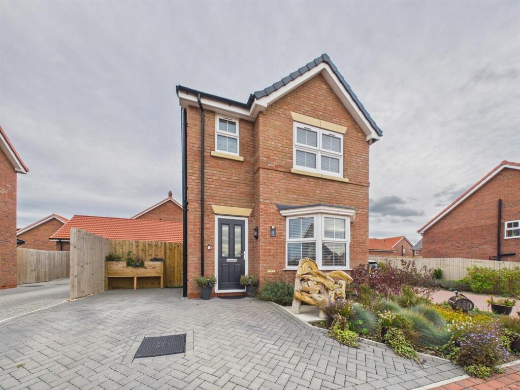 3-bed detached on Kemp Nook, Bridlington, £279,950