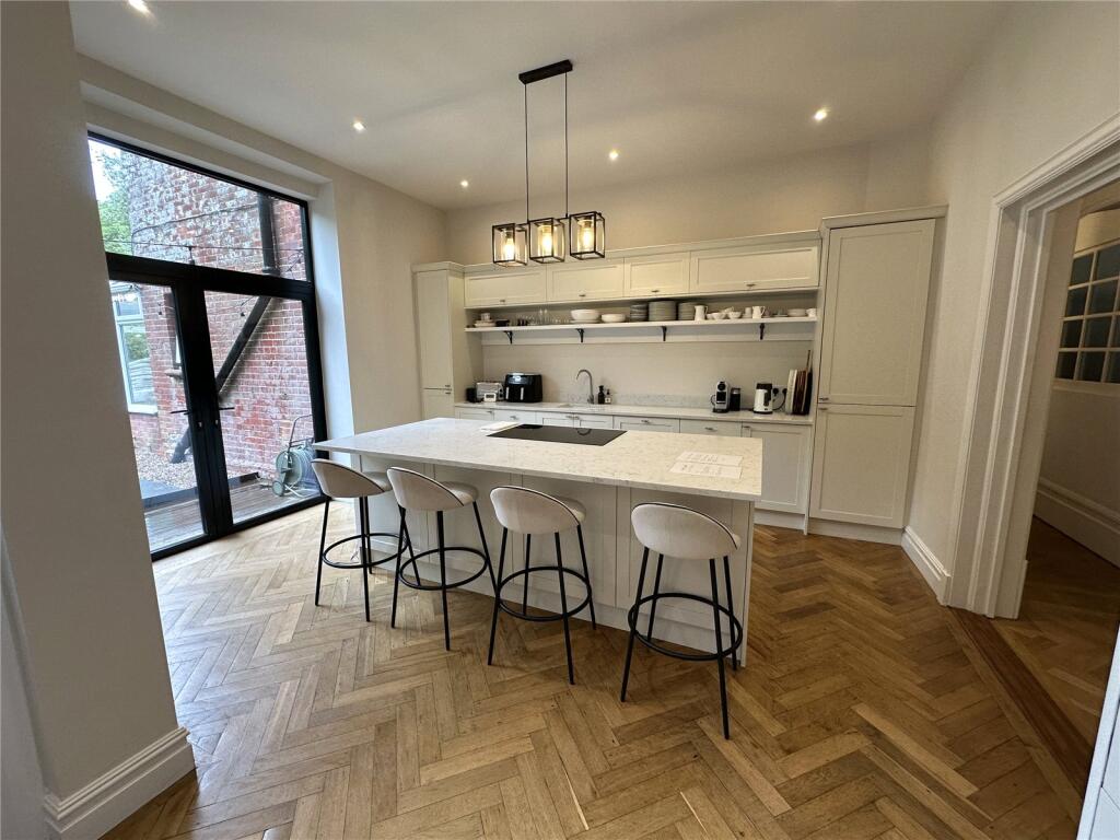 Apartment in Eastbourne, East Sussex - More