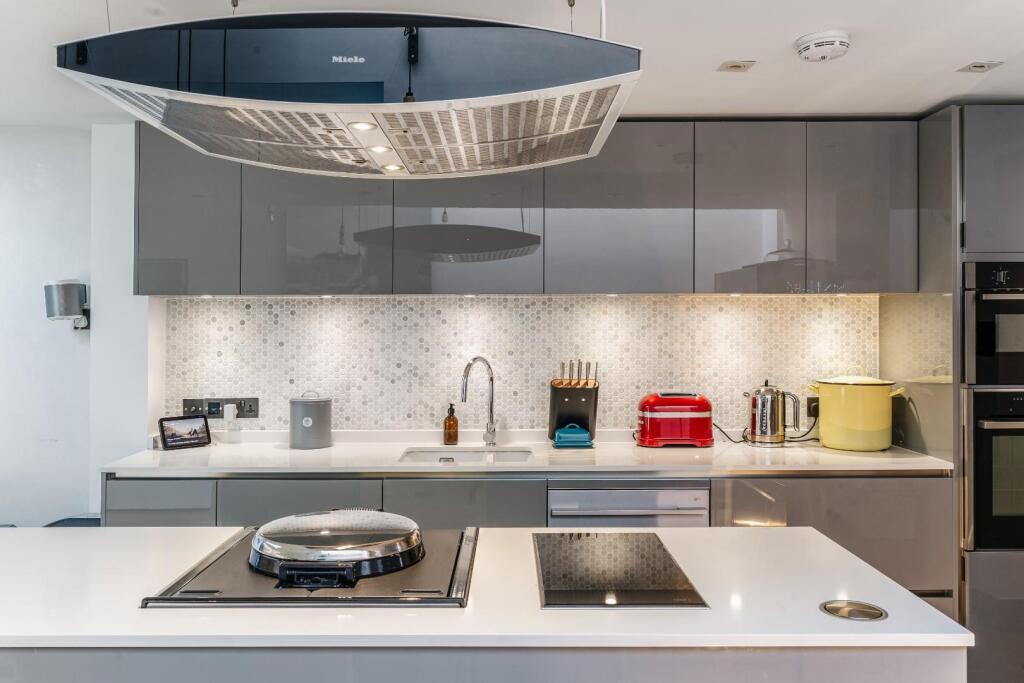 House in London - View 5