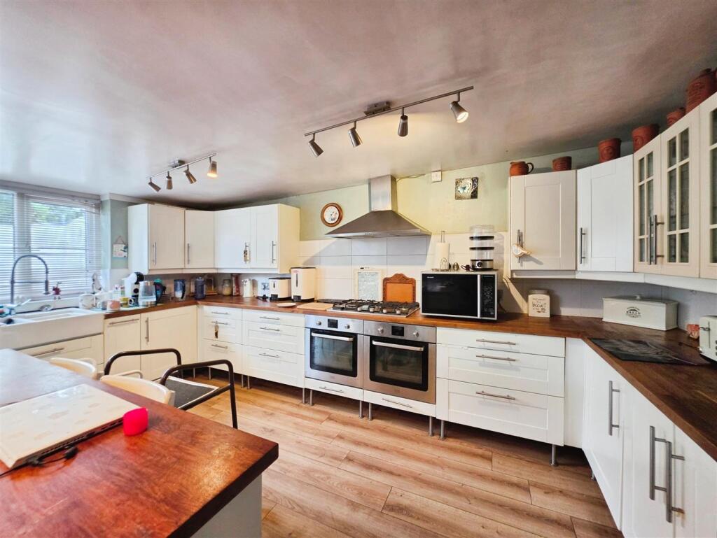 House in Stoke-on-Trent - View 2