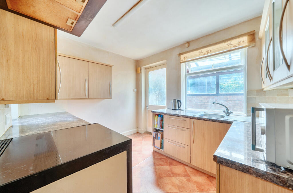 House in Chichester, Linchmere - More