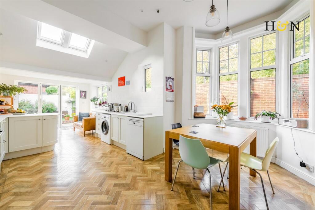 Burton Villas, Hove photo 5