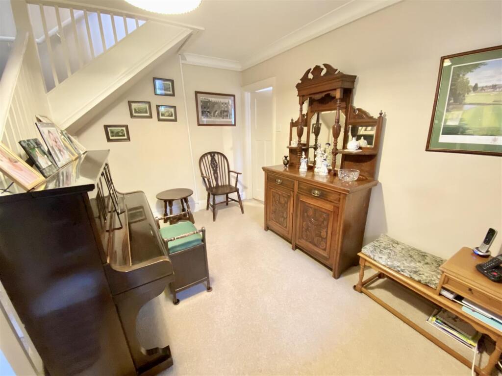 House in Newport - View 4