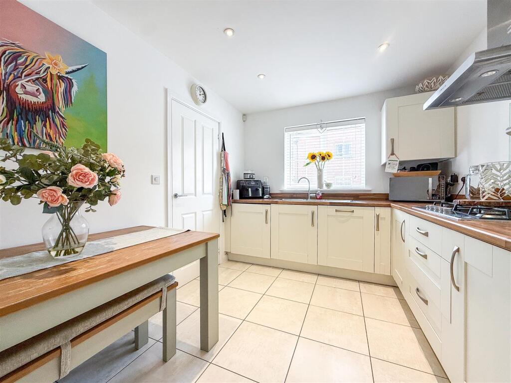 House in Staffordshire Moorlands, Biddulph - More