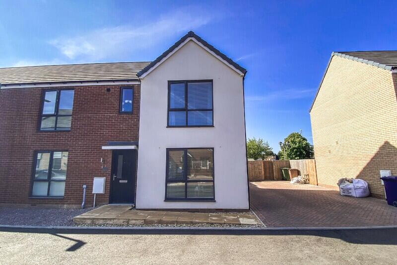 3-bed semi-detached on Spire View, Whittlesey, Cambs, £290,000