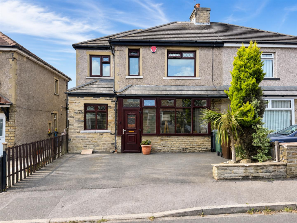 Main image of property: Ridgeway, Wrose, Shipley