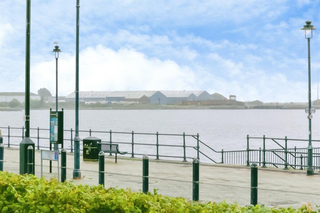 Apartment in Barry - View 2