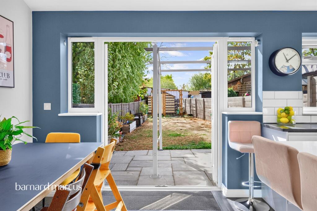 House in London, Worcester Park - View 3