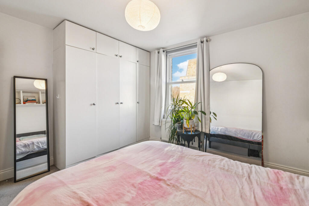 Apartment in London, Falcon Estate, Clapham Junction - More