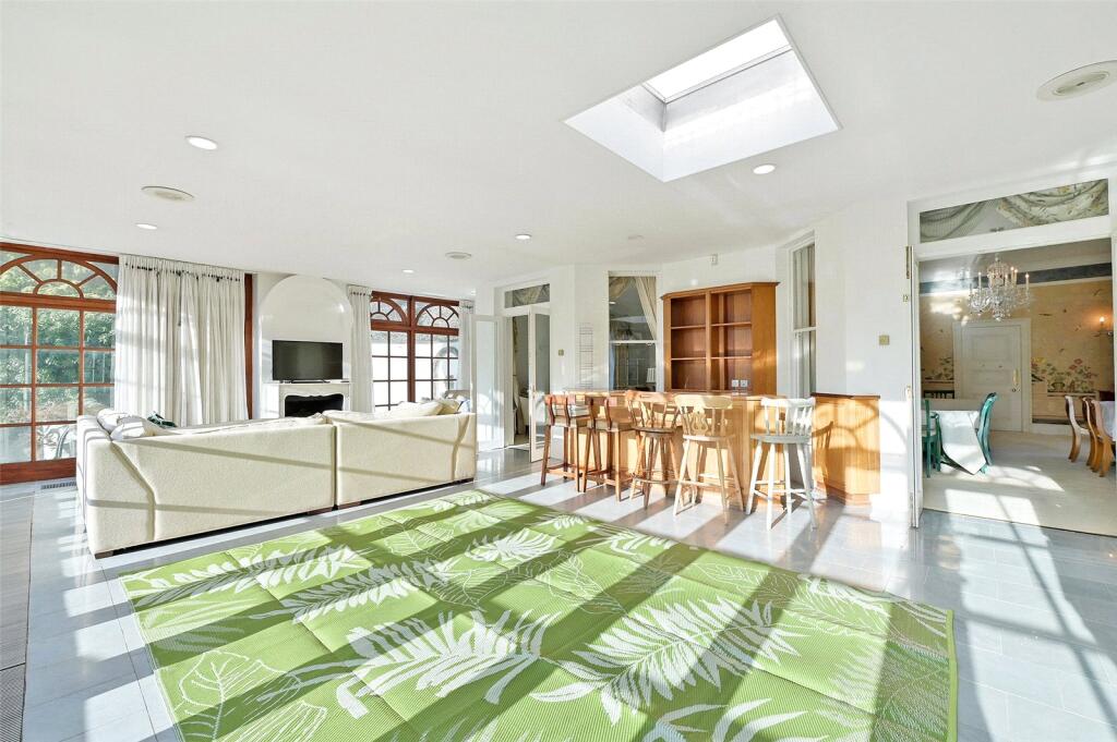 House in Slough - View 2