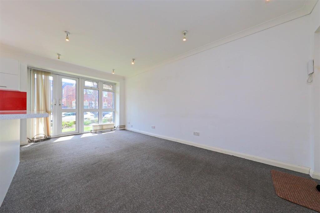 Apartment in Hove, Aldrington - View 4