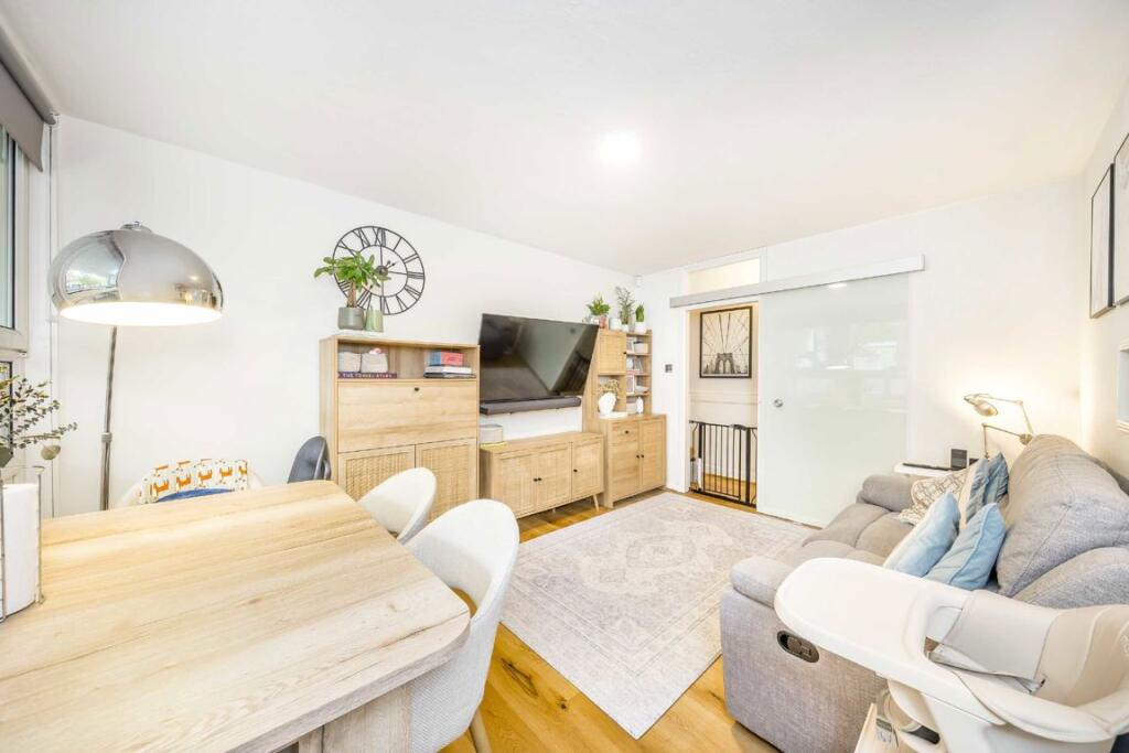 2-bed flat on Rosenau Road, Battersea, £350,000