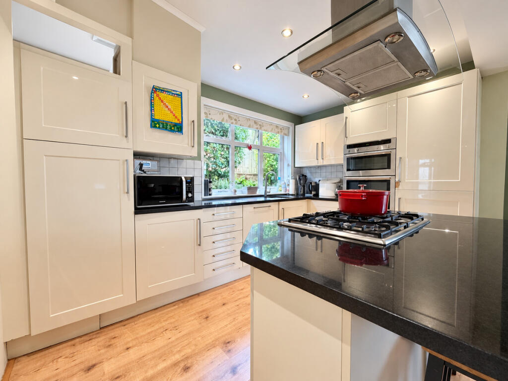 House in Newport, Gunville - More