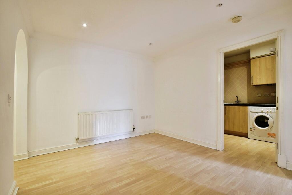 Apartment in Trafford, Greater Manchester - View 5