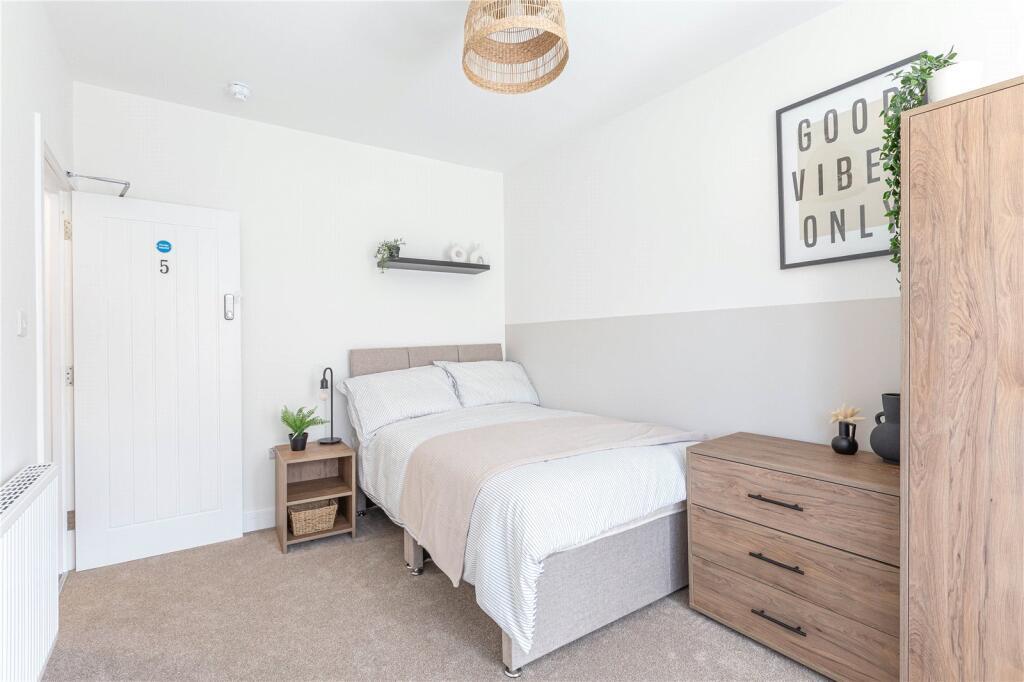 6 bedroom terraced house for rent