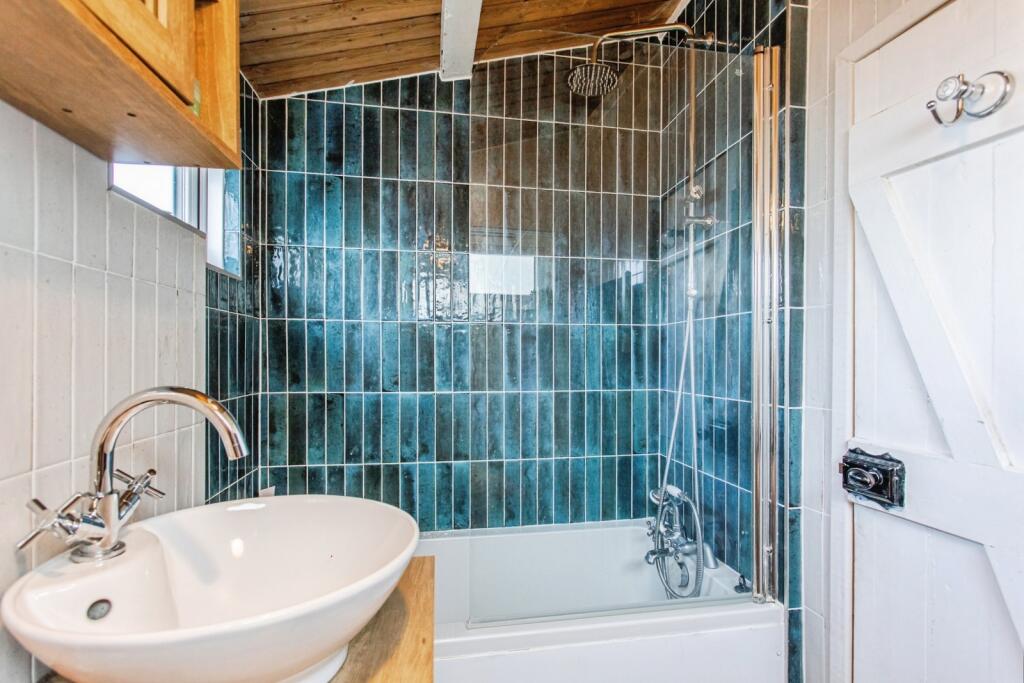House in Rochford, Great Wakering - View 5