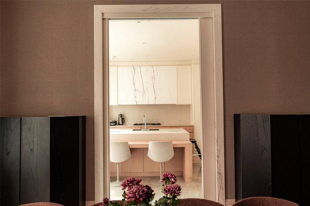 Apartment in London - View 5