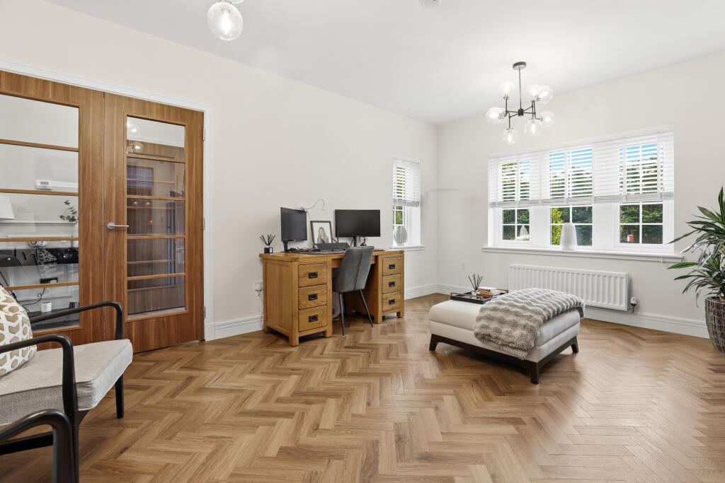 House in Lenzie, Rosebank - More