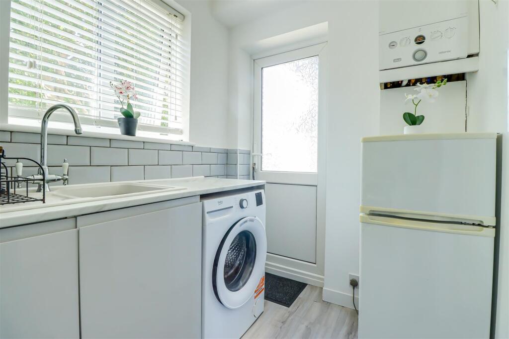 Apartment in Southend-on-Sea, Leigh-on-Sea - More