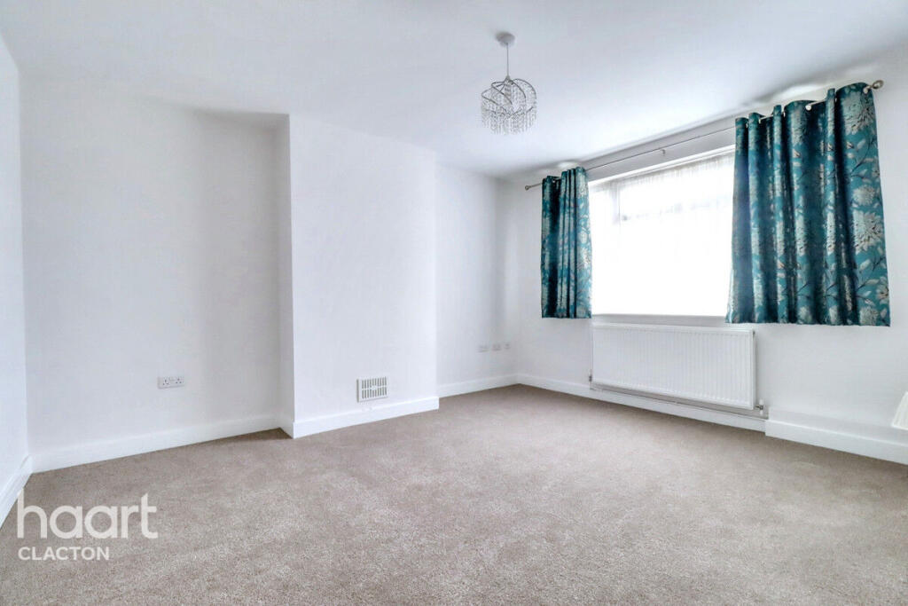 Colchester Road, Clacton-On-Sea photo 2