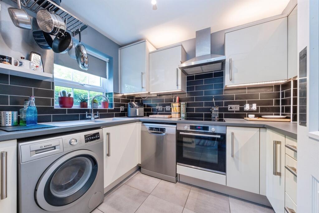 House in Buckingham, Buckinghamshire - More