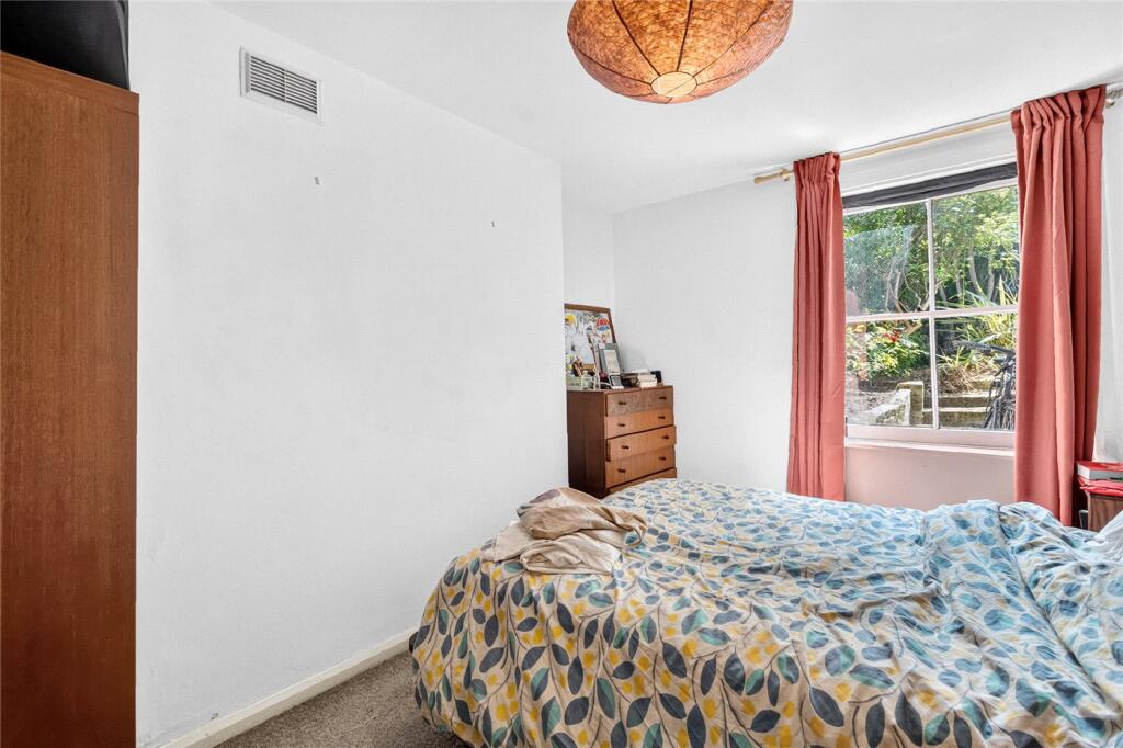 Apartment in London - View 5