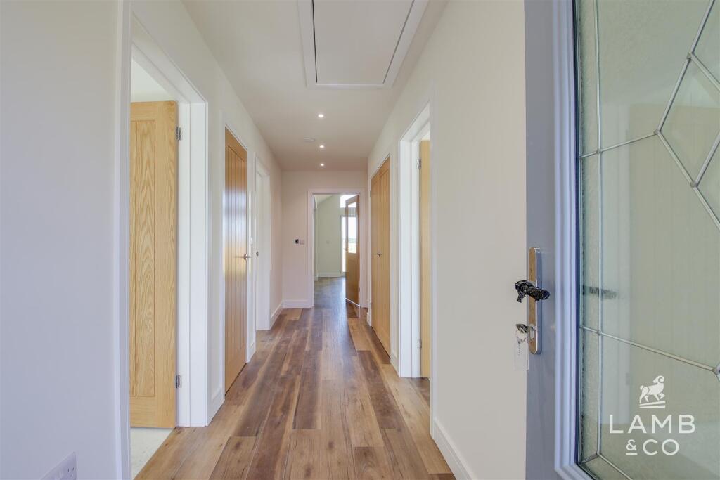 House in Great Holland, Frinton and Walton - View 4