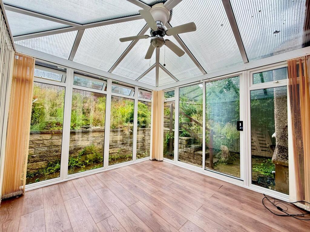 Orchard Avenue, Whaley Bridge, High Peak photo 4