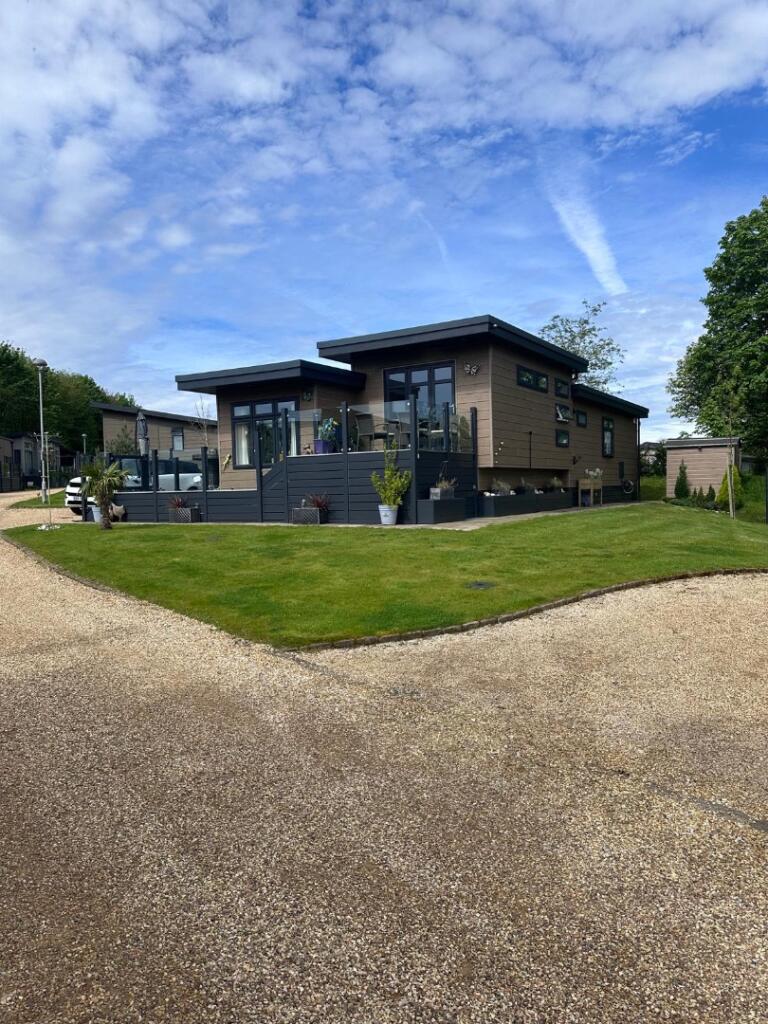 Main image of property: 7 REEDS BAY, North West England, 7 Reeds Bay Ribby Hall , Wrea Green, PR4 2PR, United Kingdom