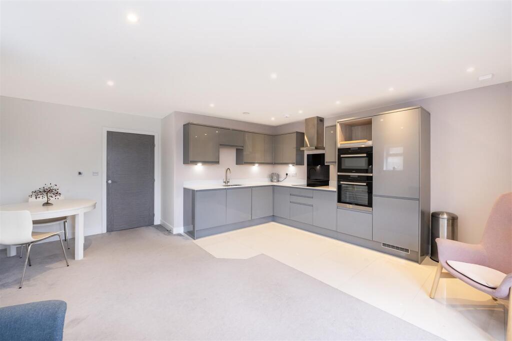 Additional image 5 of Cross Way, Harpenden