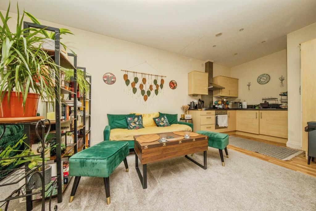 Apartment in Colchester, New Town - View 4