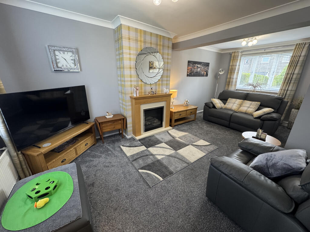 61 Strathcona Place, East Kilbride, Glasgow, G75 0HA photo 2