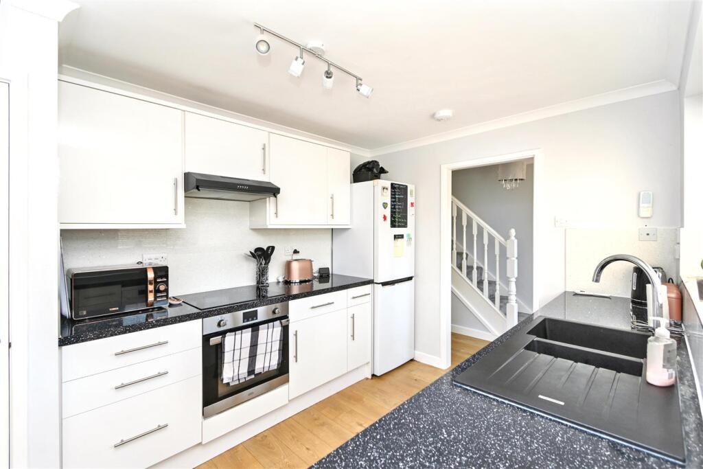 Vernon Close, Eastbourne - View 4