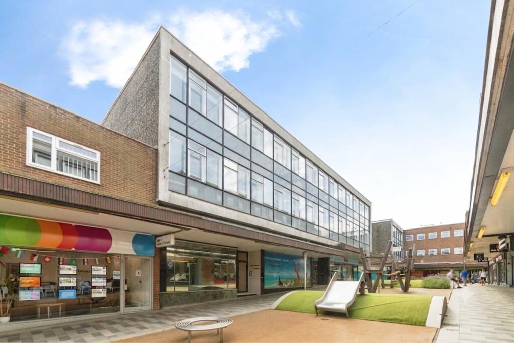 Apartment in Stevenage, Hertfordshire - View 3