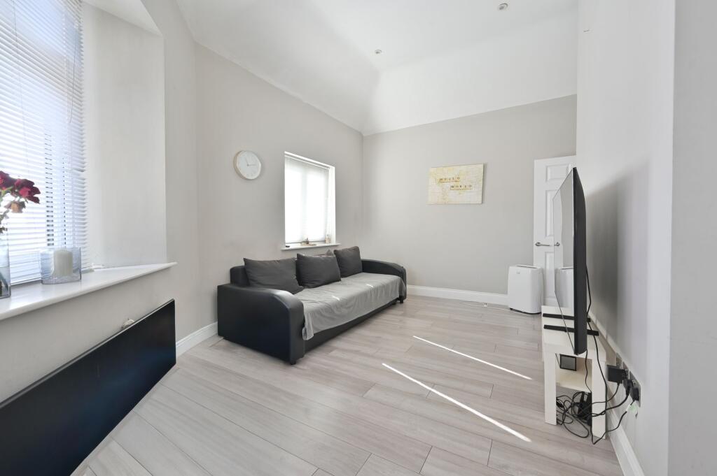 Apartment in Watford - View 4