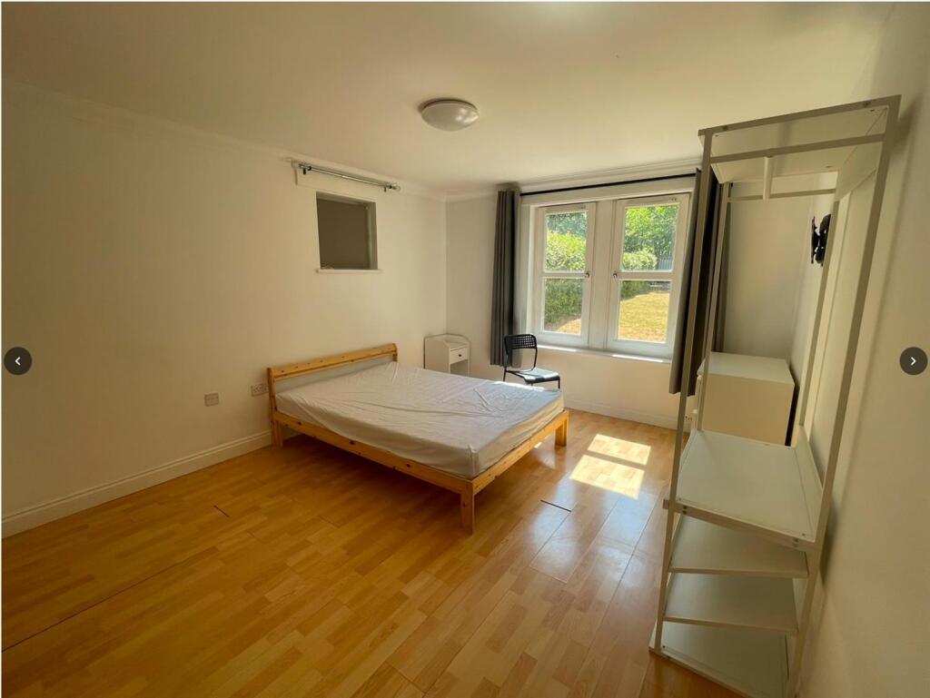 Main image of property: 152 North Row, Milton Keynes