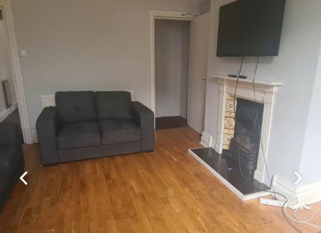 Grimthorpe Terrace, Headingley, Leeds - View 2