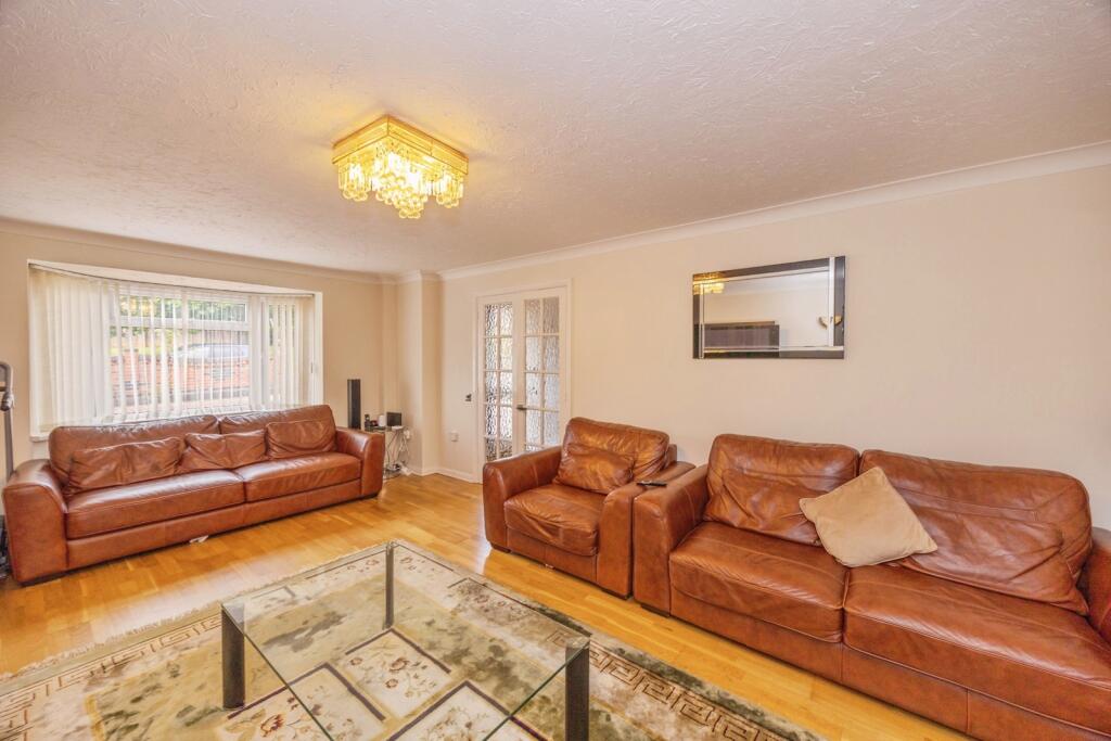 Bentley Close, Waterlooville, Hampshire, PO8 - View 3