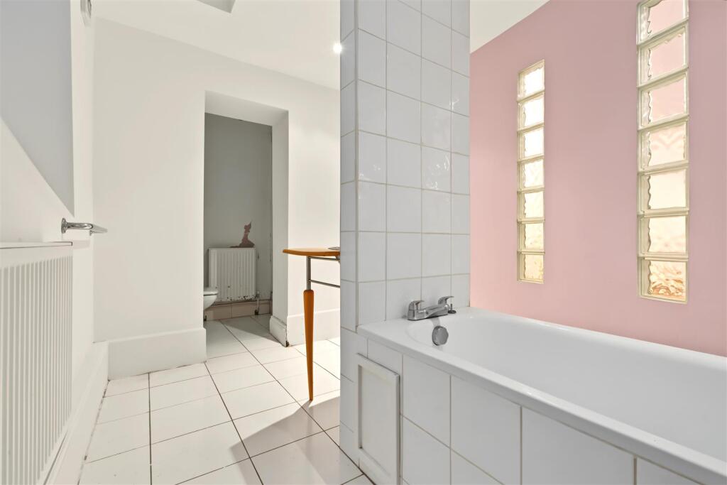 Apartment in Nottingham, Lace Market, St Ann's - View 5