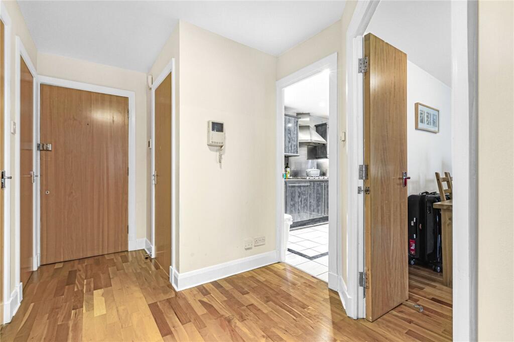 Apartment in London, St Luke's, Clerkenwell - View 5