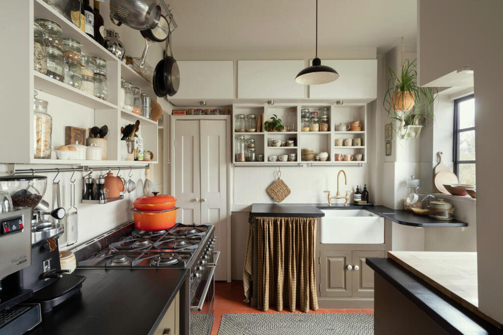 Main image of property: Thorpe Crescent, London E17