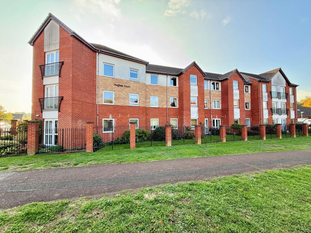 2-bed flat on Lucas Gardens, Luton, LU3, £210,000