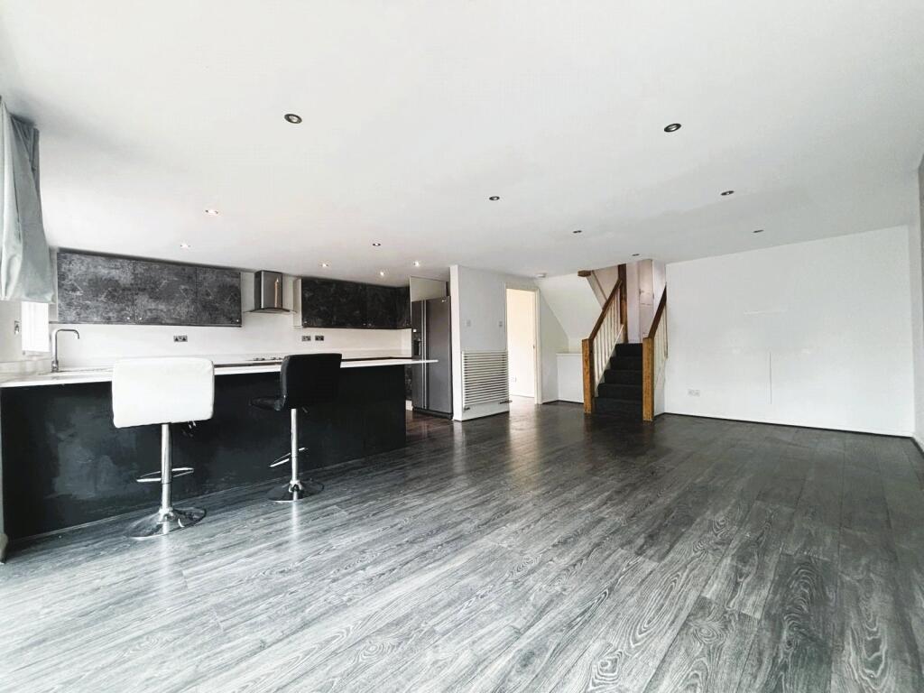 Main image of property: Chingford Avenue, Farnborough, Hampshire, GU14