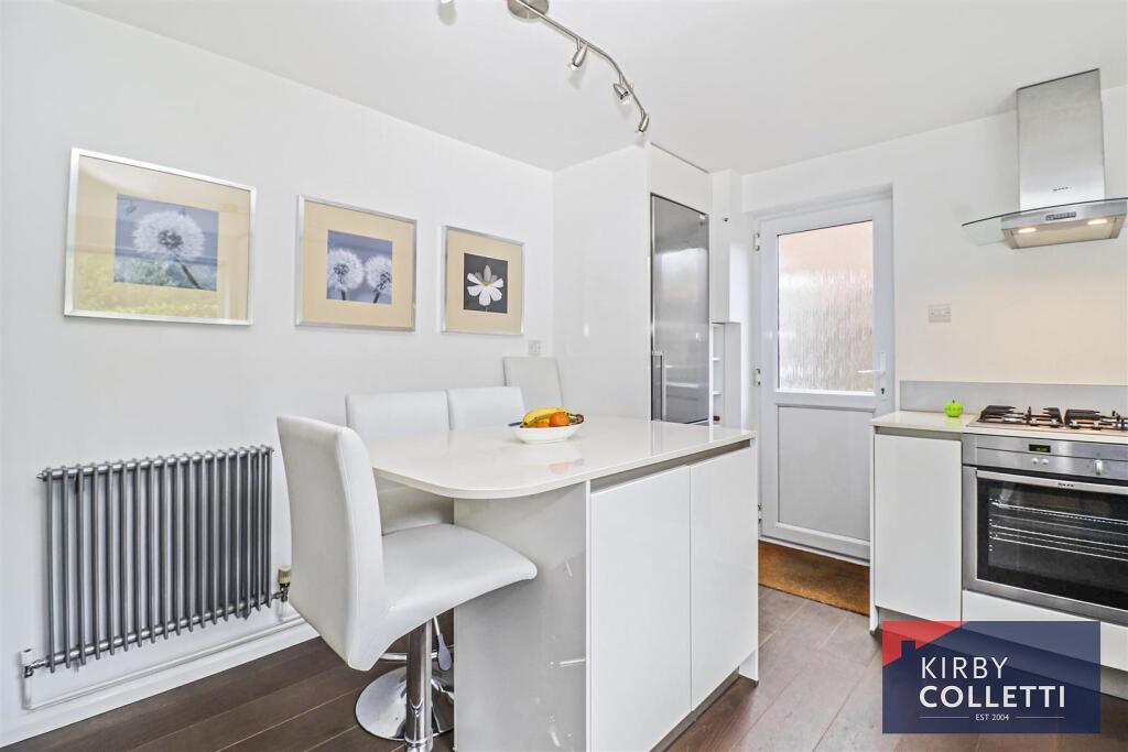 House in Broxbourne, High Leigh Garden Village - More