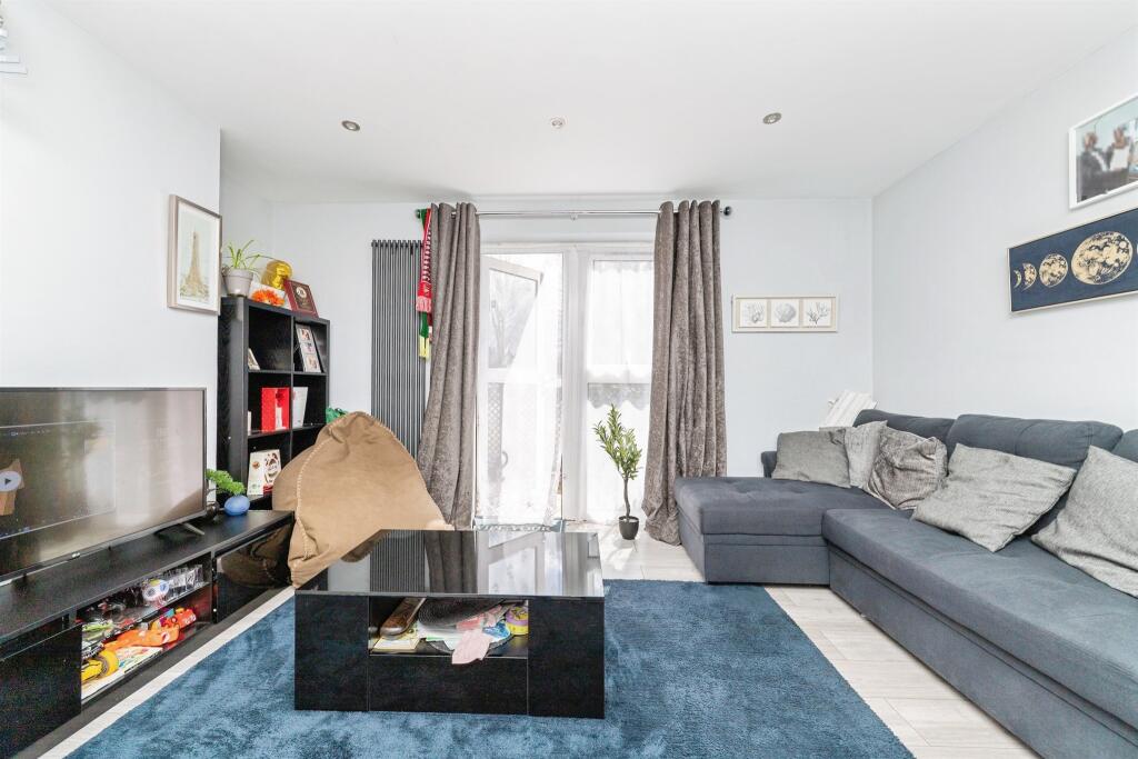 Main image of property: Aldykes, Hatfield